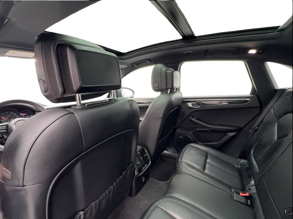 Used 2024 Porsche Macan AWD/4WD image 25