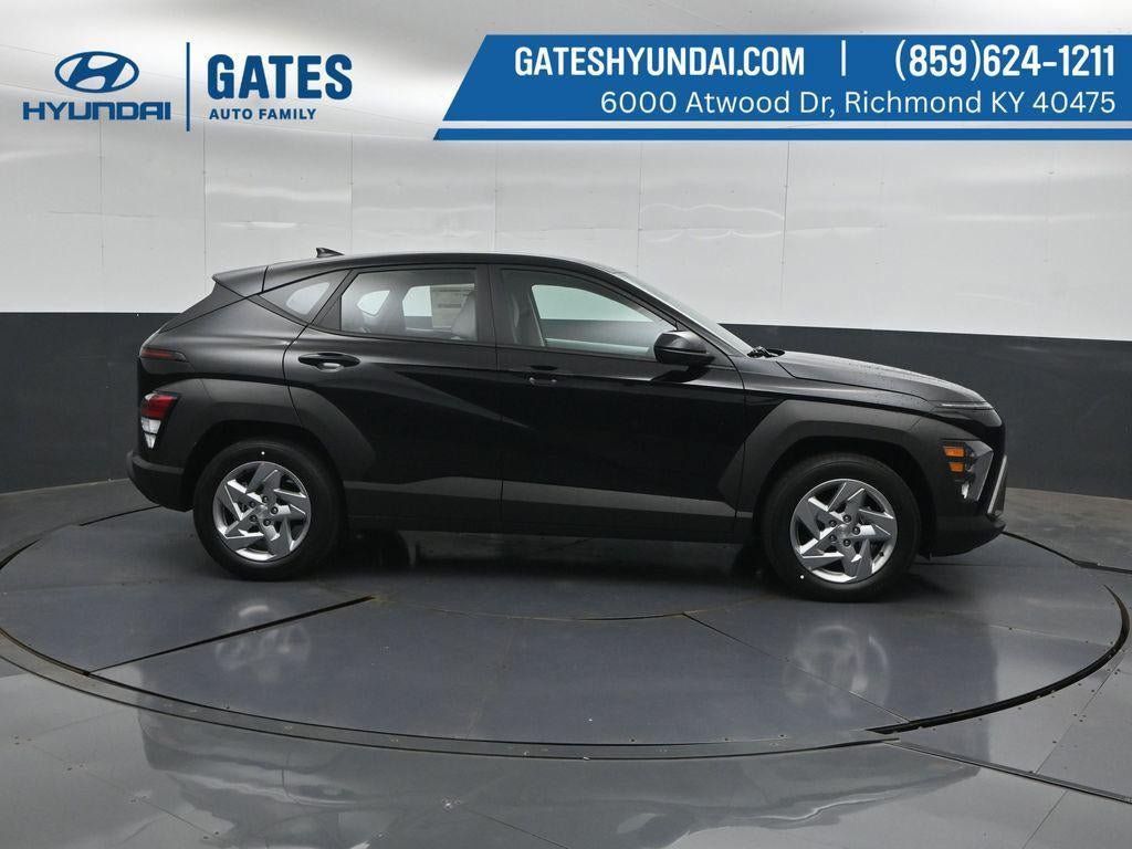 New 2027 Hyundai Kona SE FWD image 3
