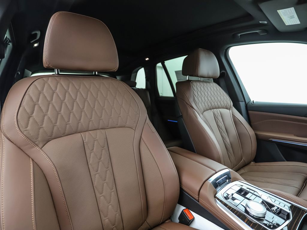 New 2026 BMW X5 xDrive50e w/ Executive Package image 32