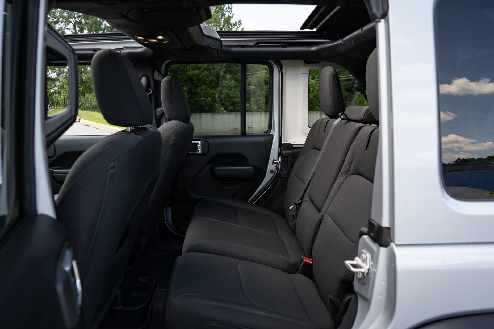 Used 2023 Jeep Wrangler Unlimited w/ Sun & Screen Package AWD/4WD image 19