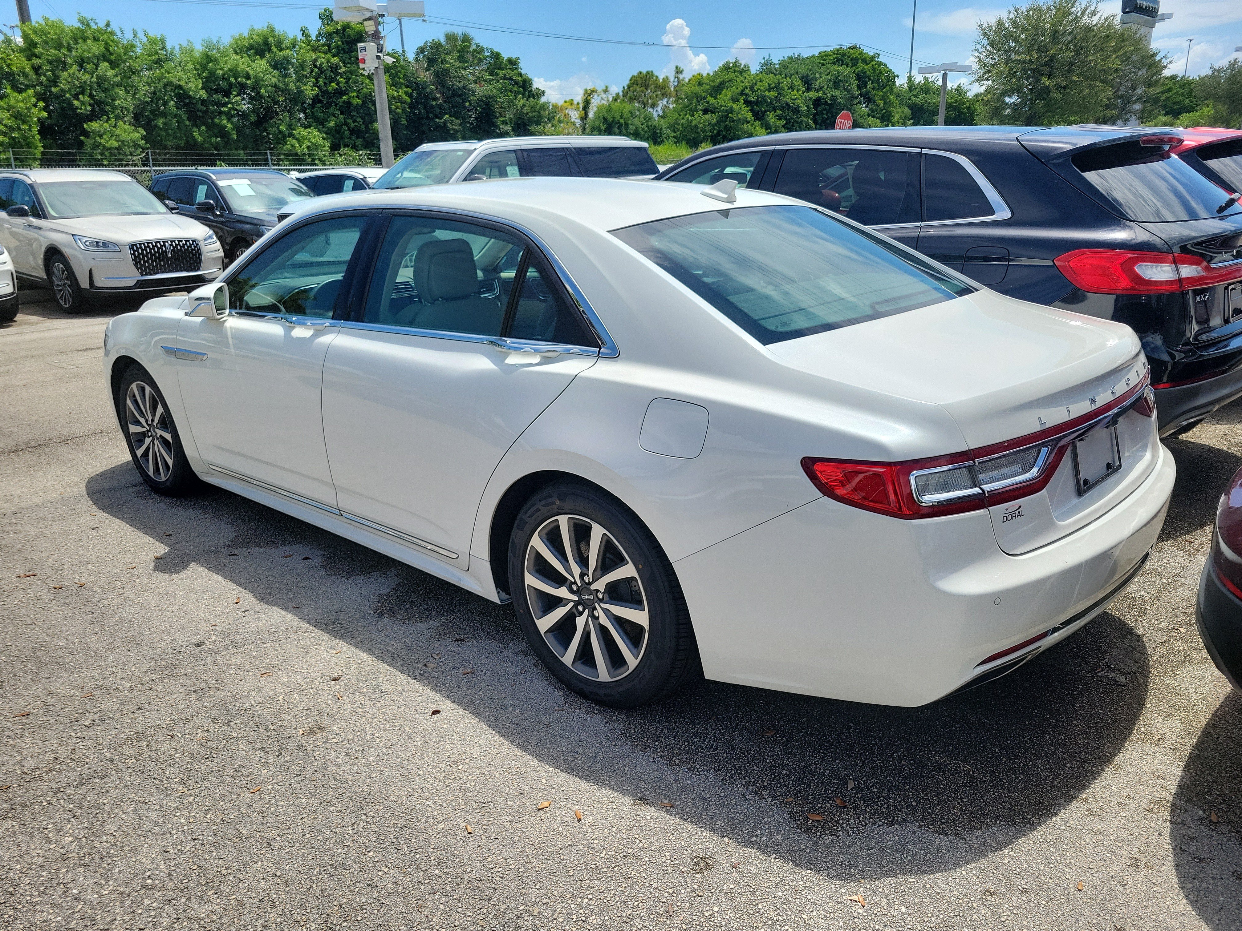 Used 2020 Lincoln Continental FWD image 3