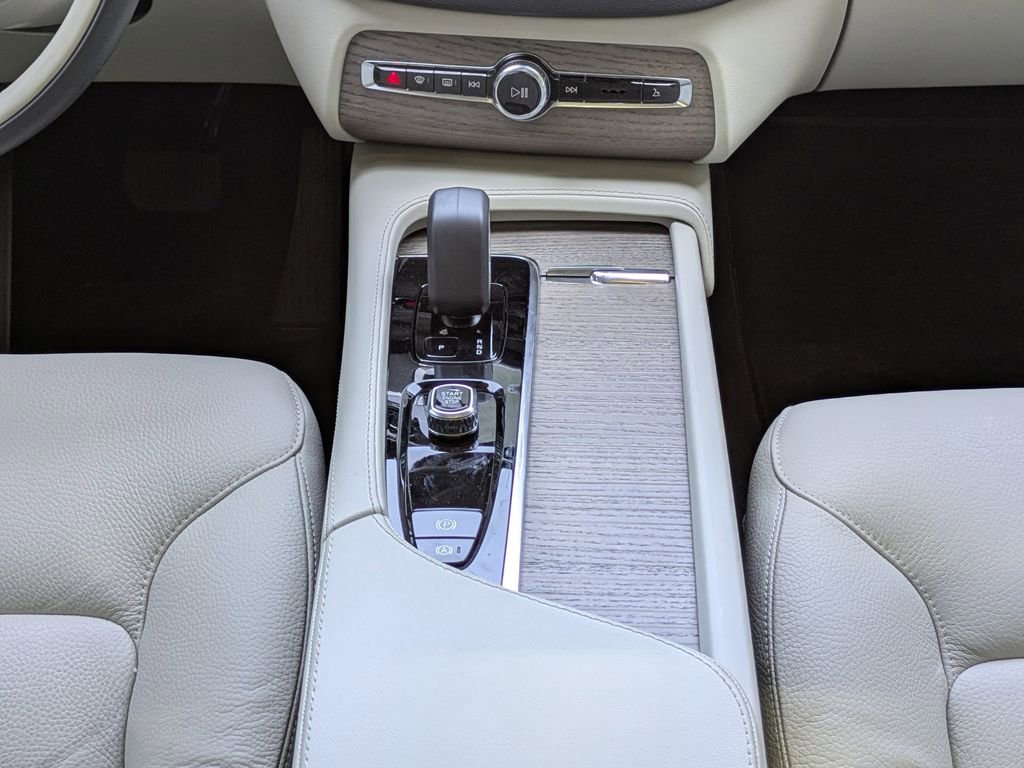 Certified 2024 Volvo XC90 B6 Plus w/ Protection Package Premier AWD/4WD image 19