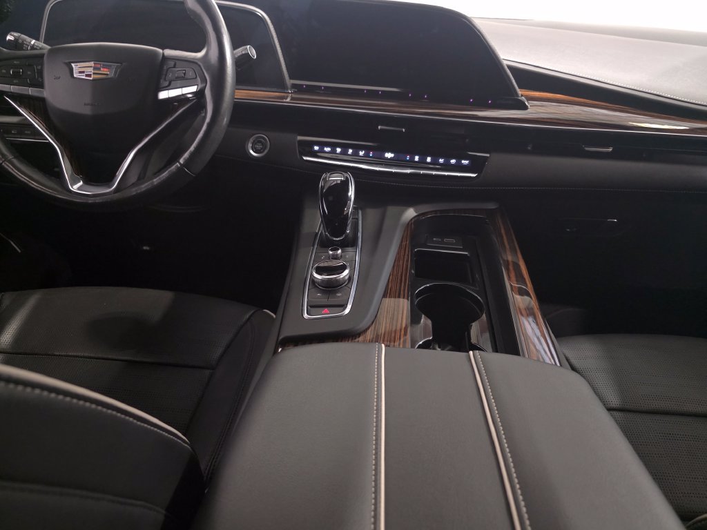 Used 2023 Cadillac Escalade Premium Luxury AWD/4WD image 16