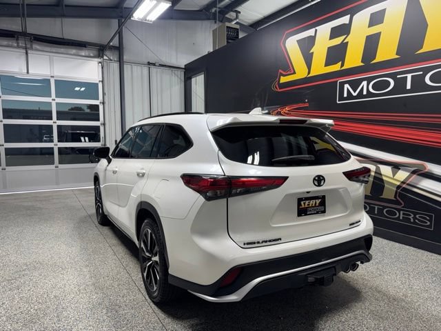 Used 2021 Toyota Highlander XSE AWD/4WD image 16