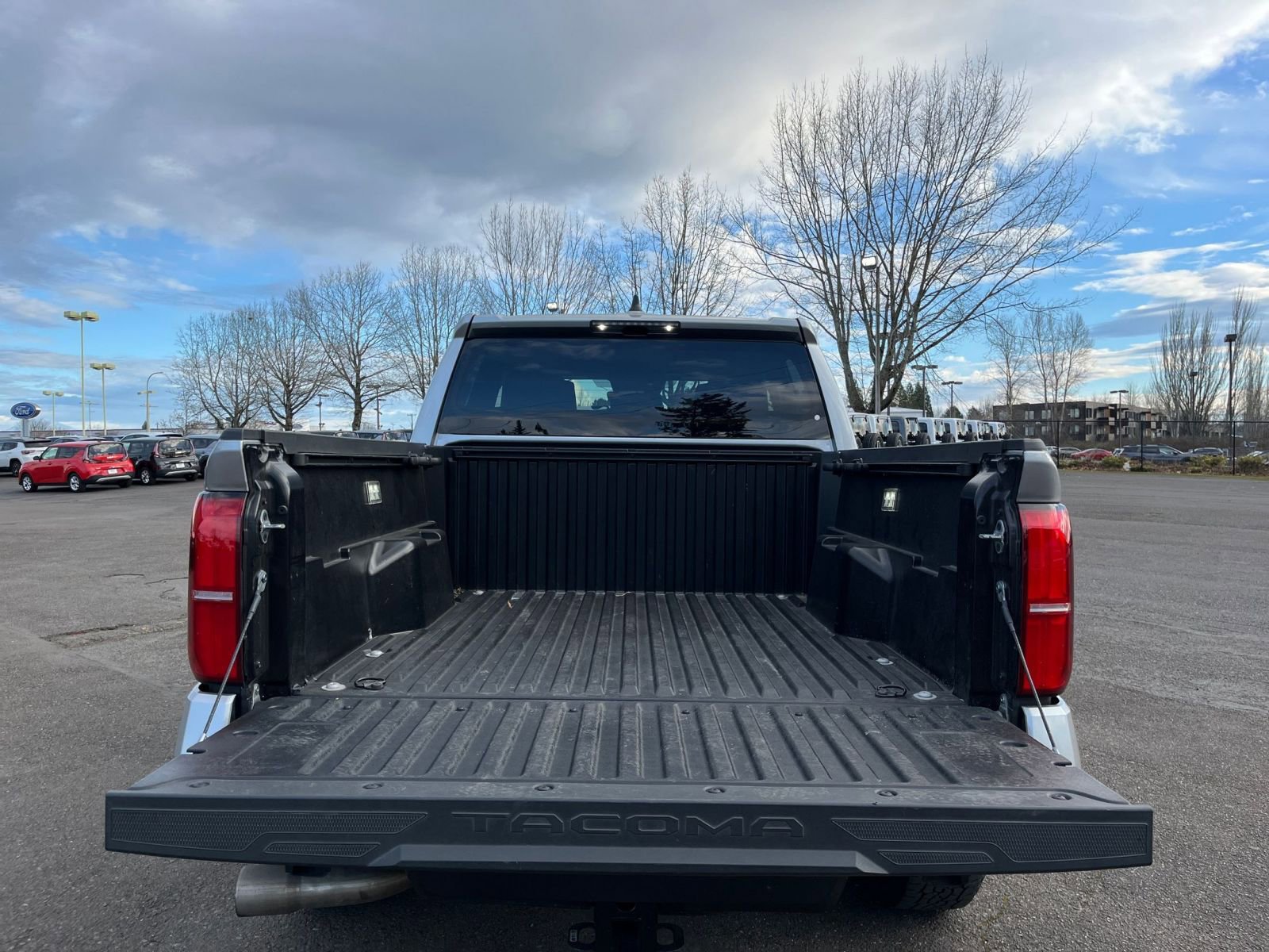 Used 2025 Toyota Tacoma TRD Off-Road image 31