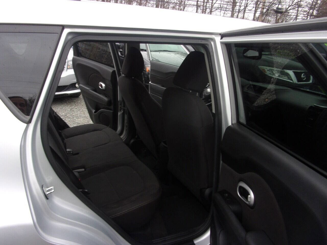 Used 2015 Kia Soul Base 4dr Crossover 6M image 13