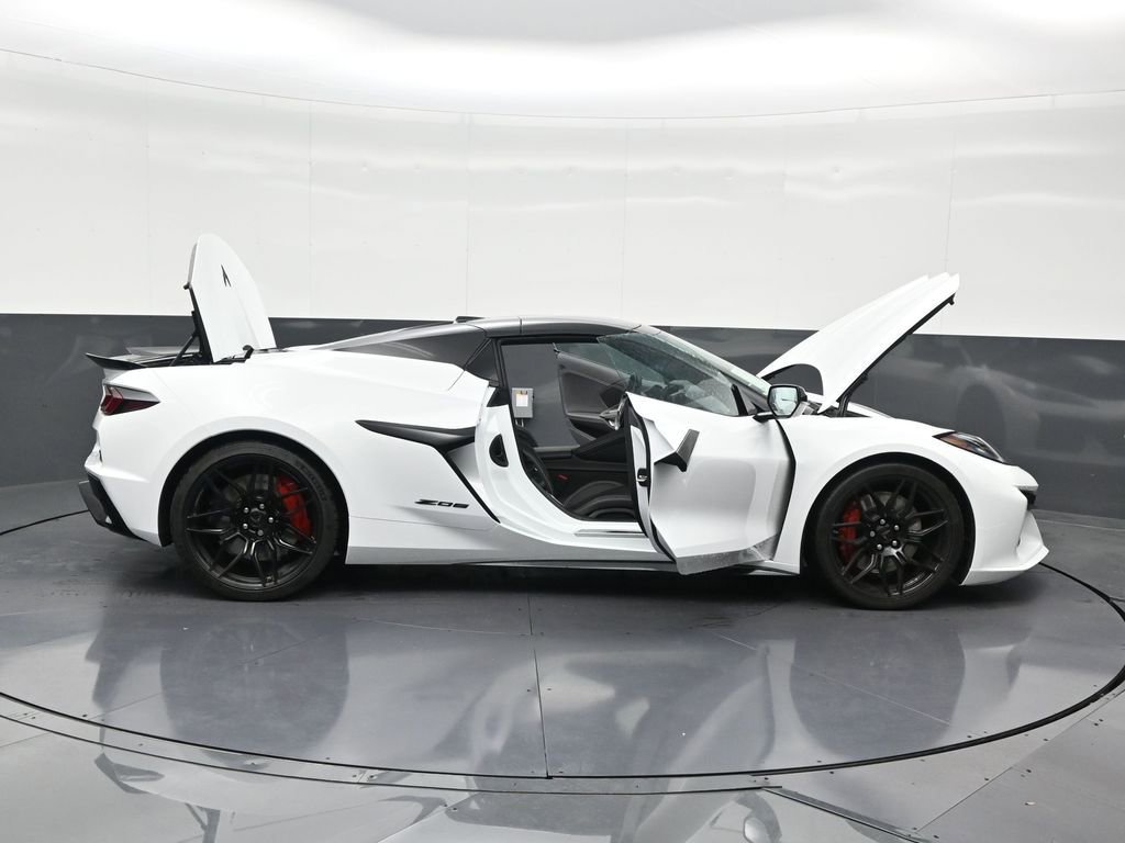 Used 2025 Chevrolet Corvette Z06 image 31