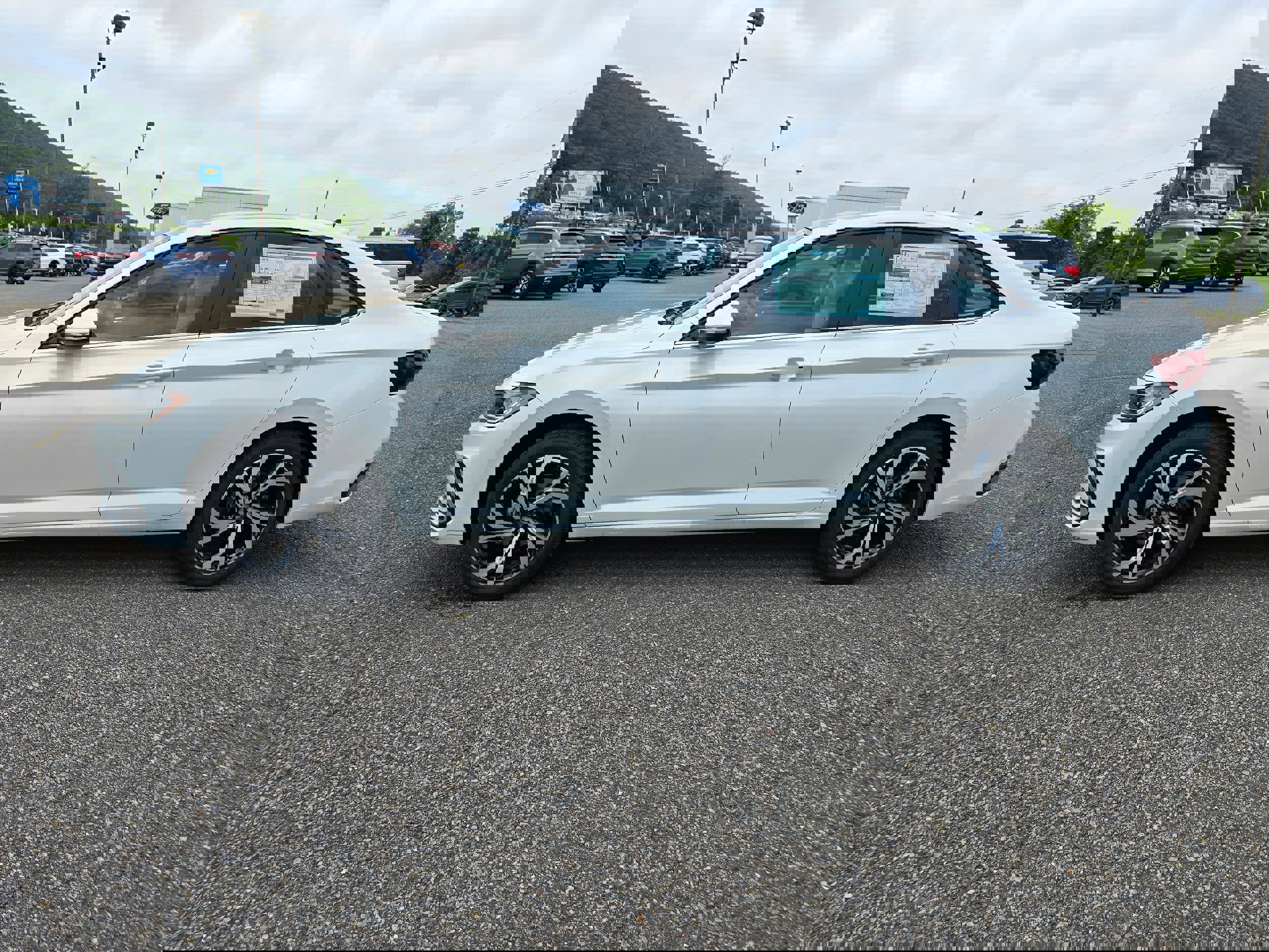 New 2025 Volkswagen Jetta SEL image 4