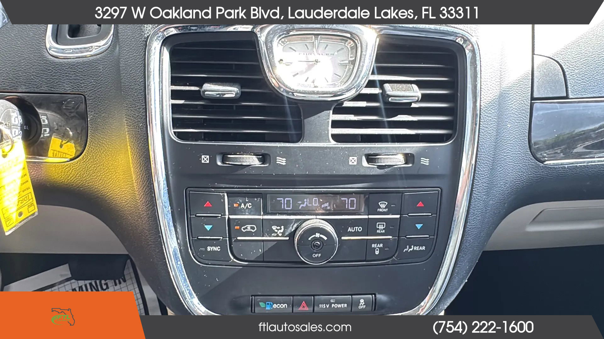 Used 2013 Chrysler Town & Country Touring image 57