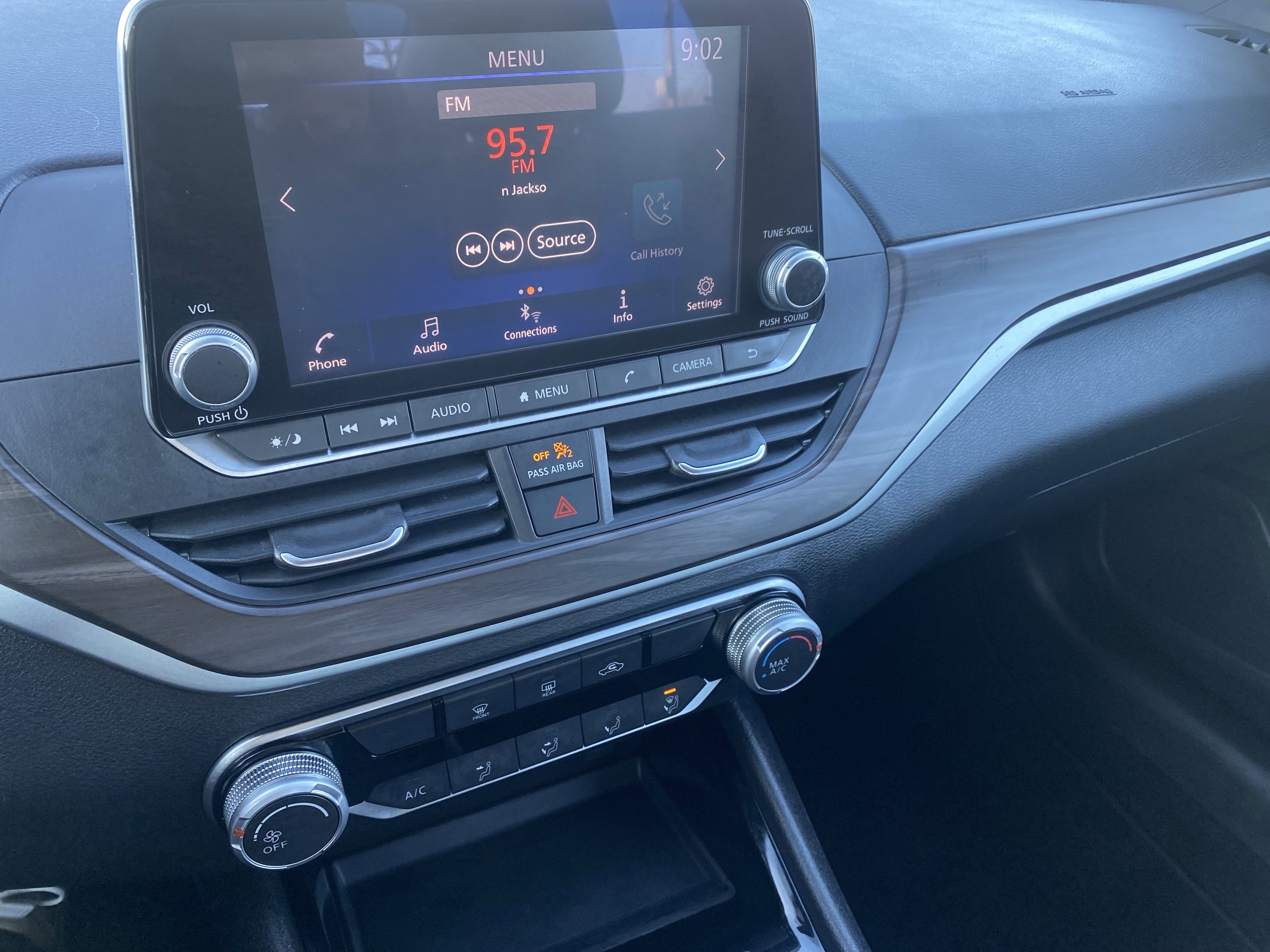 Used 2024 Nissan Altima 2.5 SV image 7