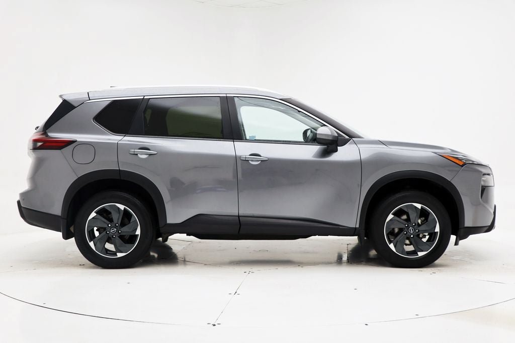 Used 2024 Nissan Rogue SV w/ SV Premium Package AWD/4WD image 3