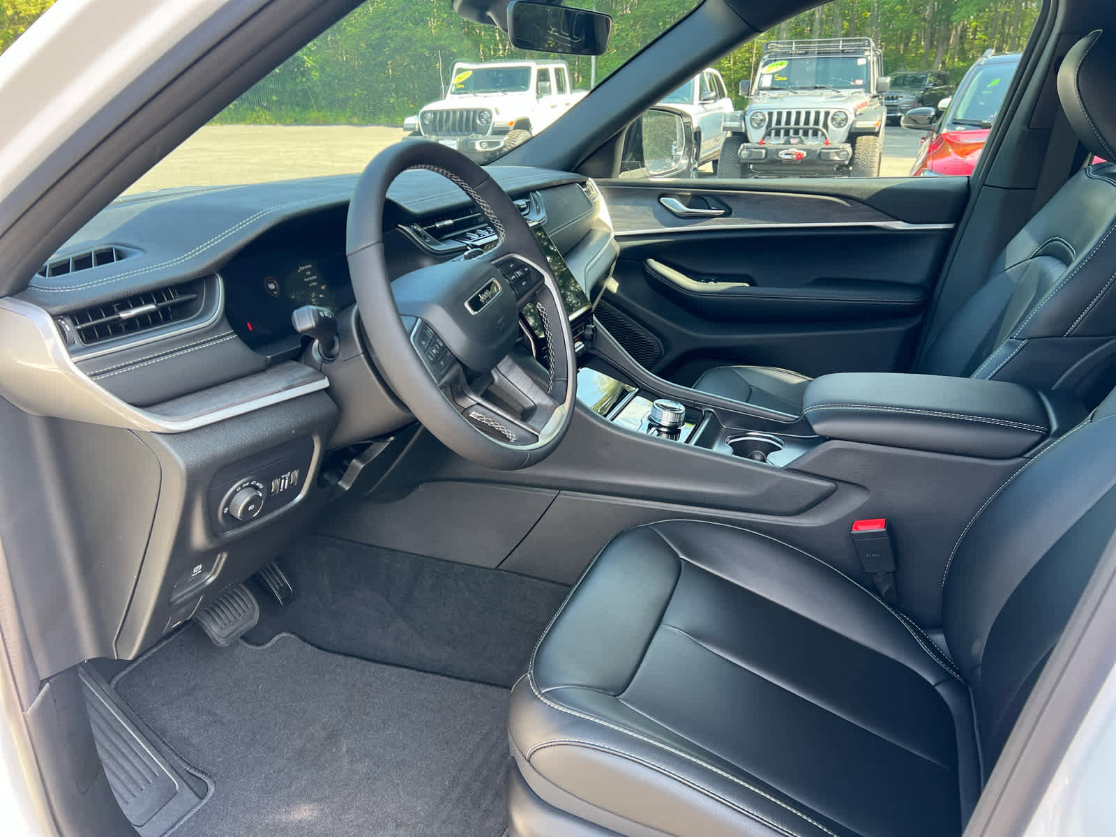 New 2025 Jeep Grand Cherokee Limited w/ Trailer Tow Package image 7