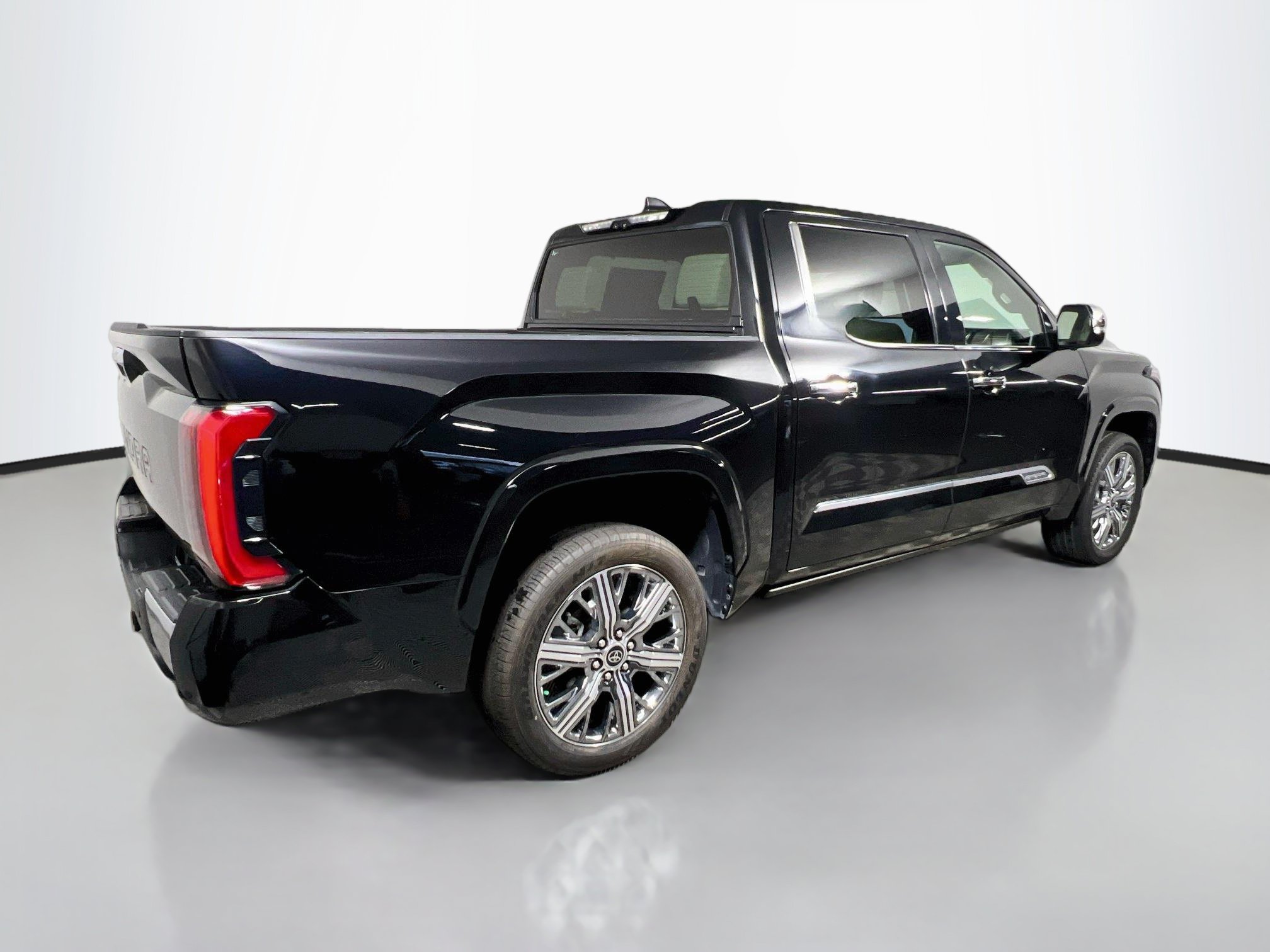 Used 2024 Toyota Tundra Capstone AWD/4WD image 4