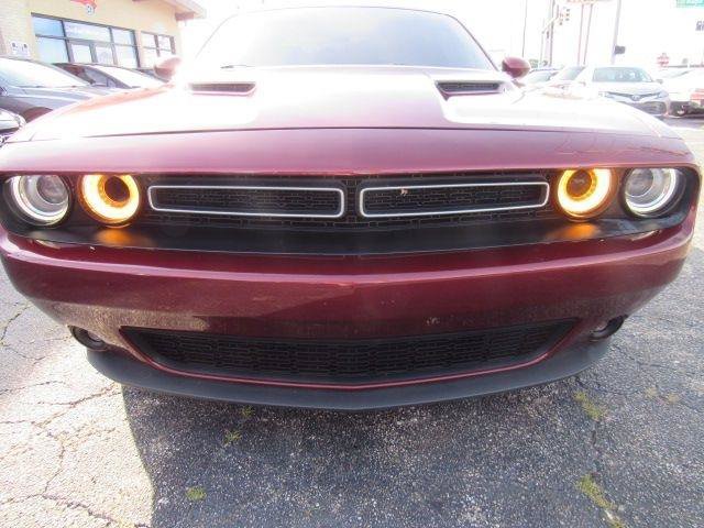 Used 2021 Dodge Challenger SXT w/ Driver Convenience Group RWD image 4