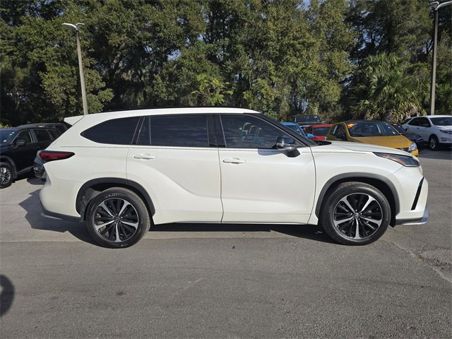 Used 2021 Toyota Highlander XSE image 3