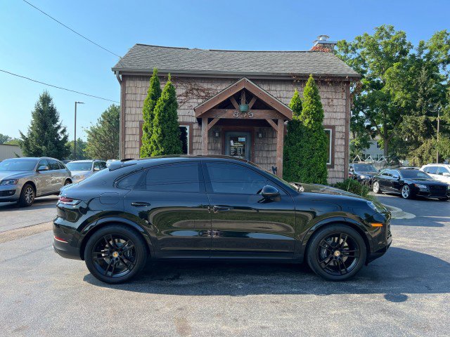 Used 2024 Porsche Cayenne Coupe image 9