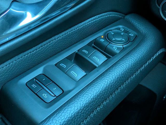 Used 2023 GMC Yukon XL Denali w/ Advanced Technology Package AWD/4WD image 28