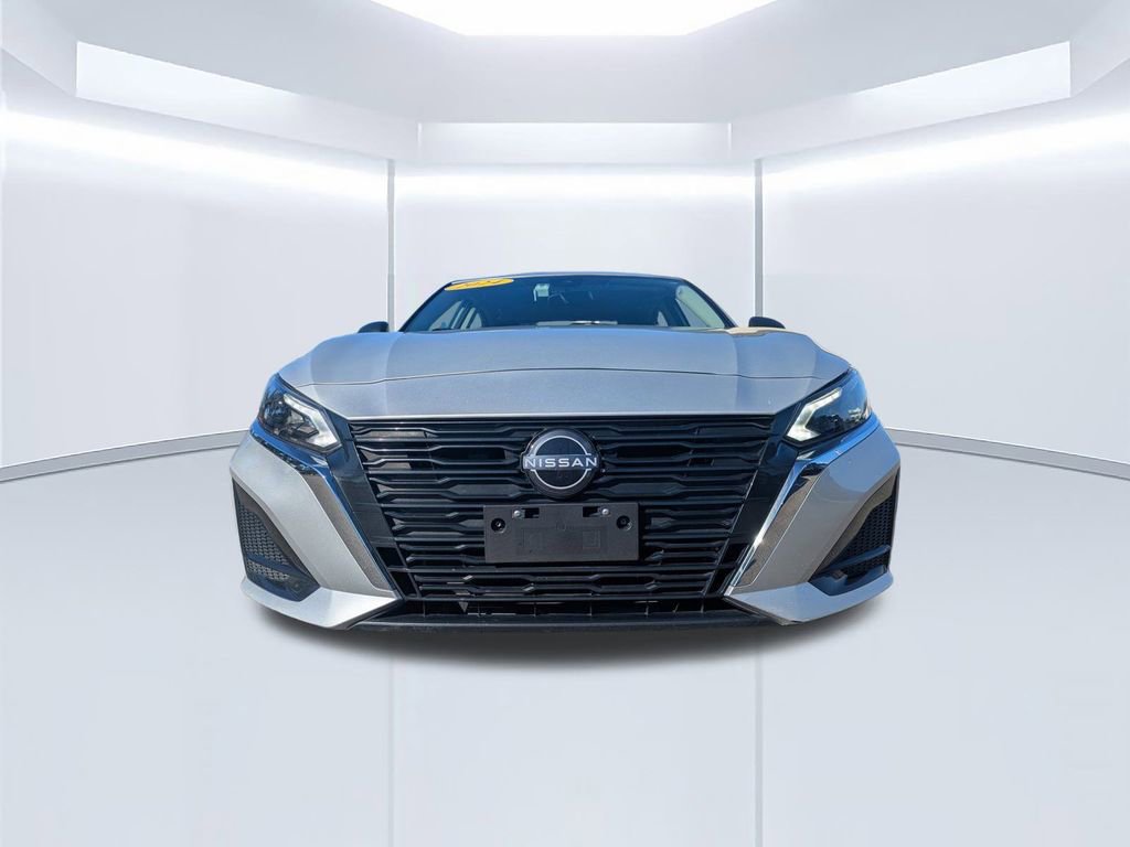 Used 2024 Nissan Altima 2.5 SV image 9