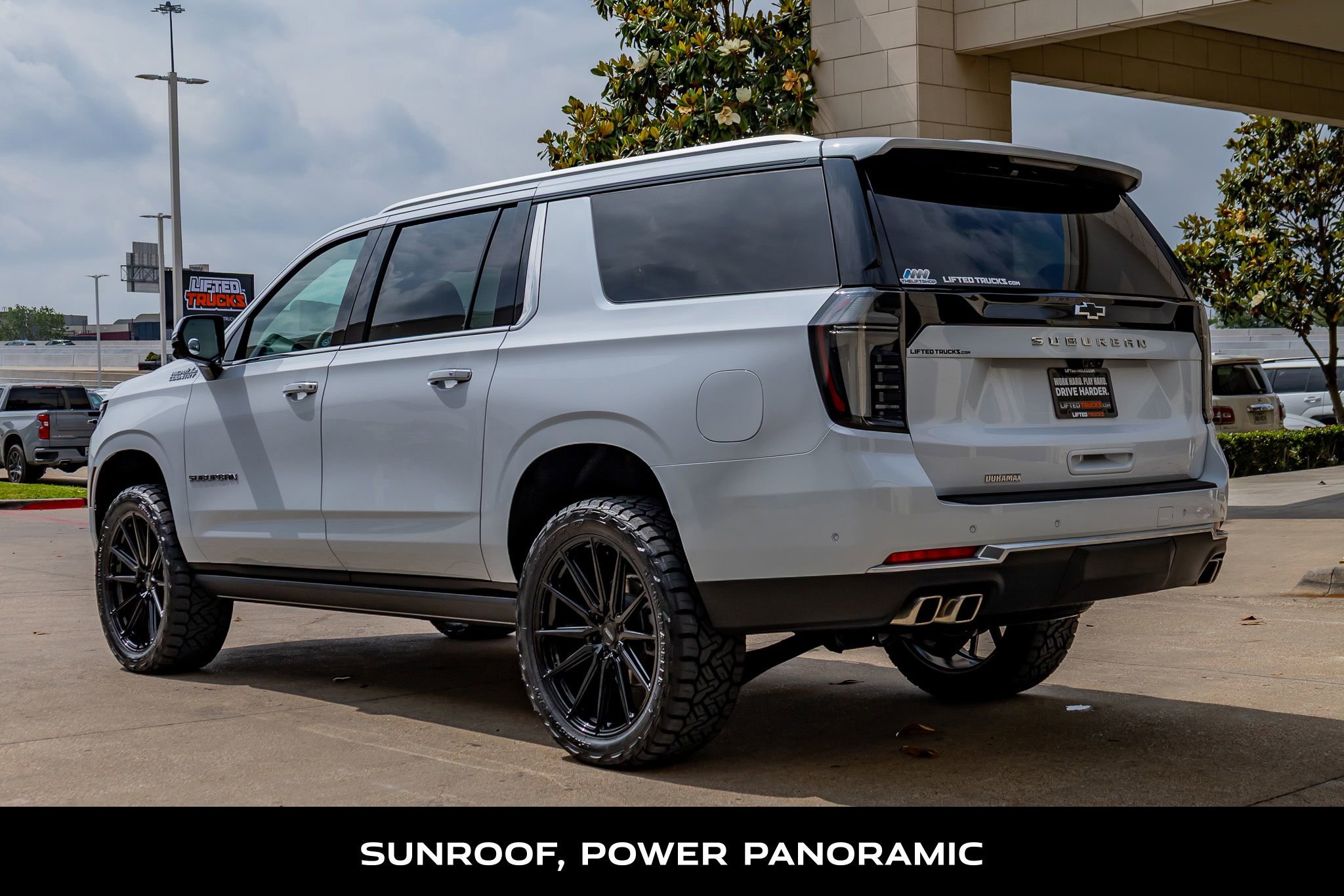 Used 2026 Chevrolet Suburban High Country AWD/4WD image 7