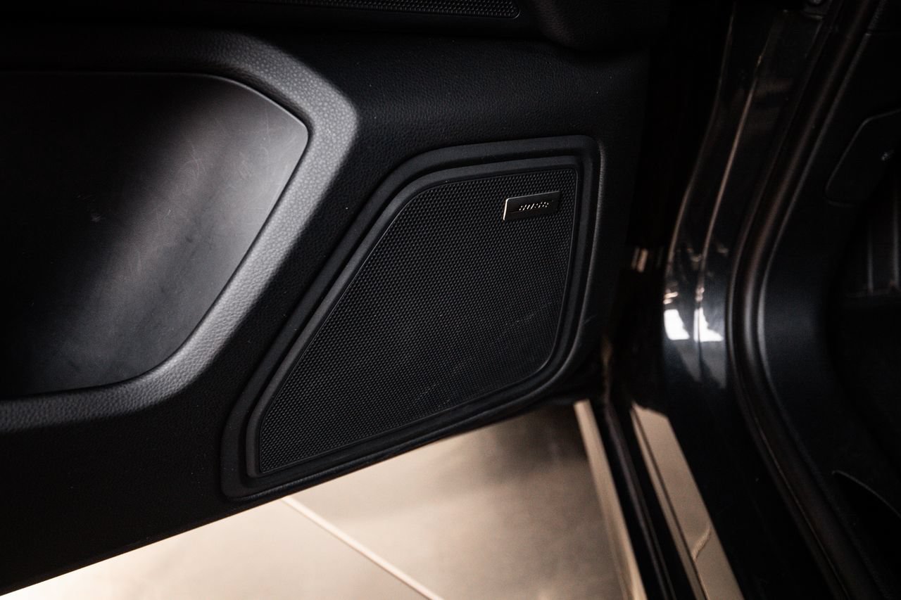 Certified 2024 Porsche Macan AWD/4WD image 21