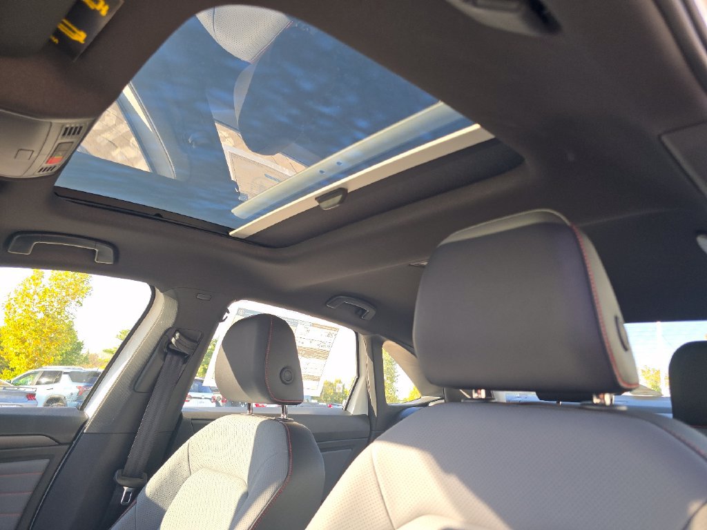 New 2027 Volkswagen Jetta GLI Autobahn FWD image 2