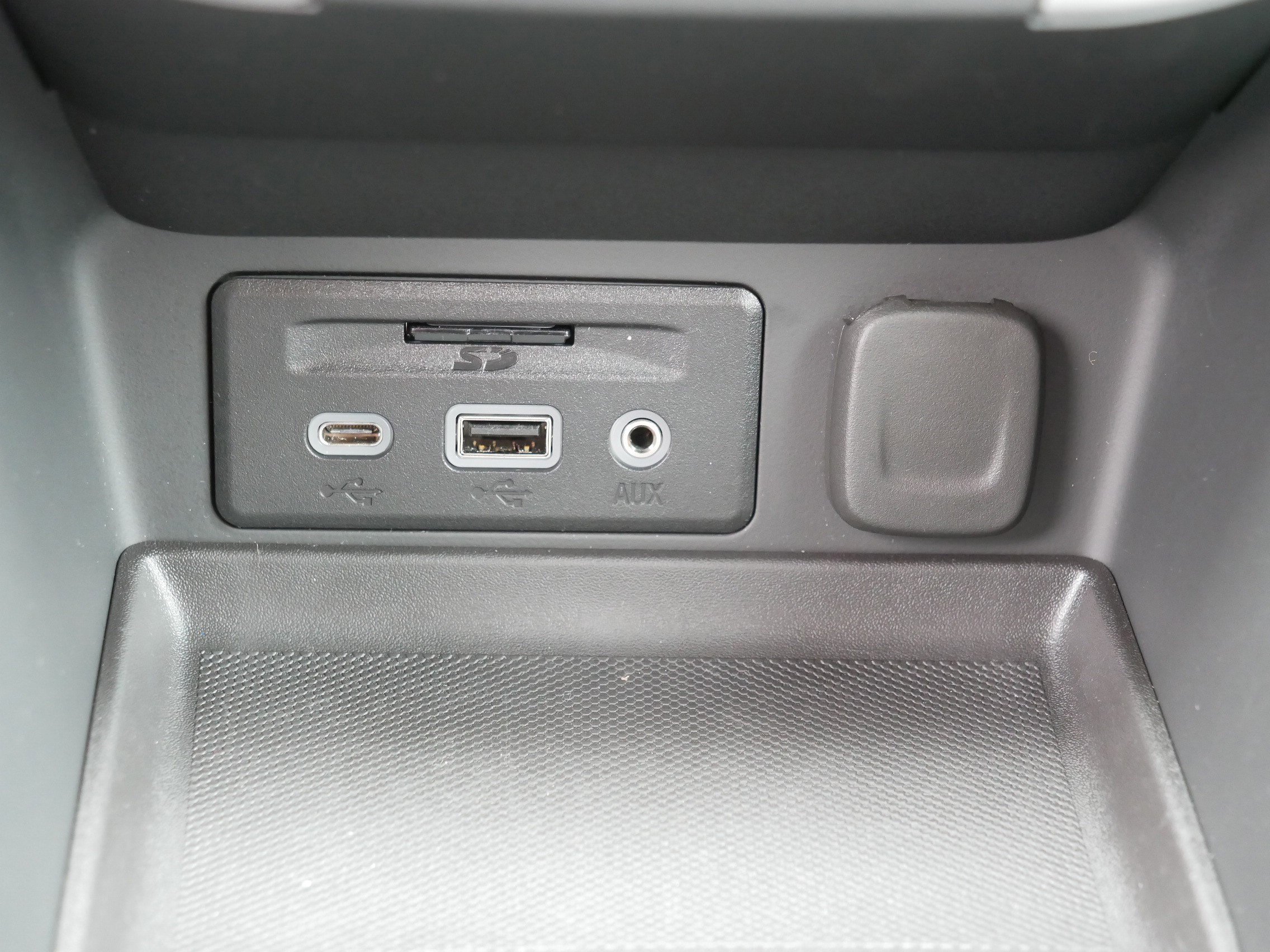 Used 2024 GMC Terrain SLT w/ Infotainment Package II image 32