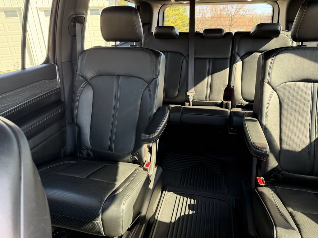 Used 2023 Jeep Wagoneer Series III w/ Premium Group I AWD/4WD image 21