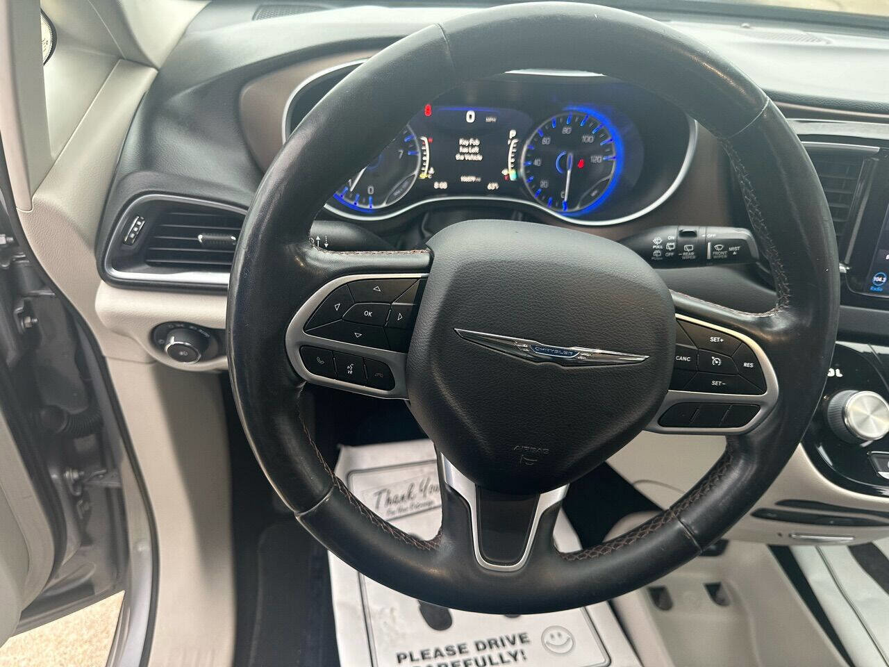 Used 2018 Chrysler Pacifica Touring-L Plus FWD image 10