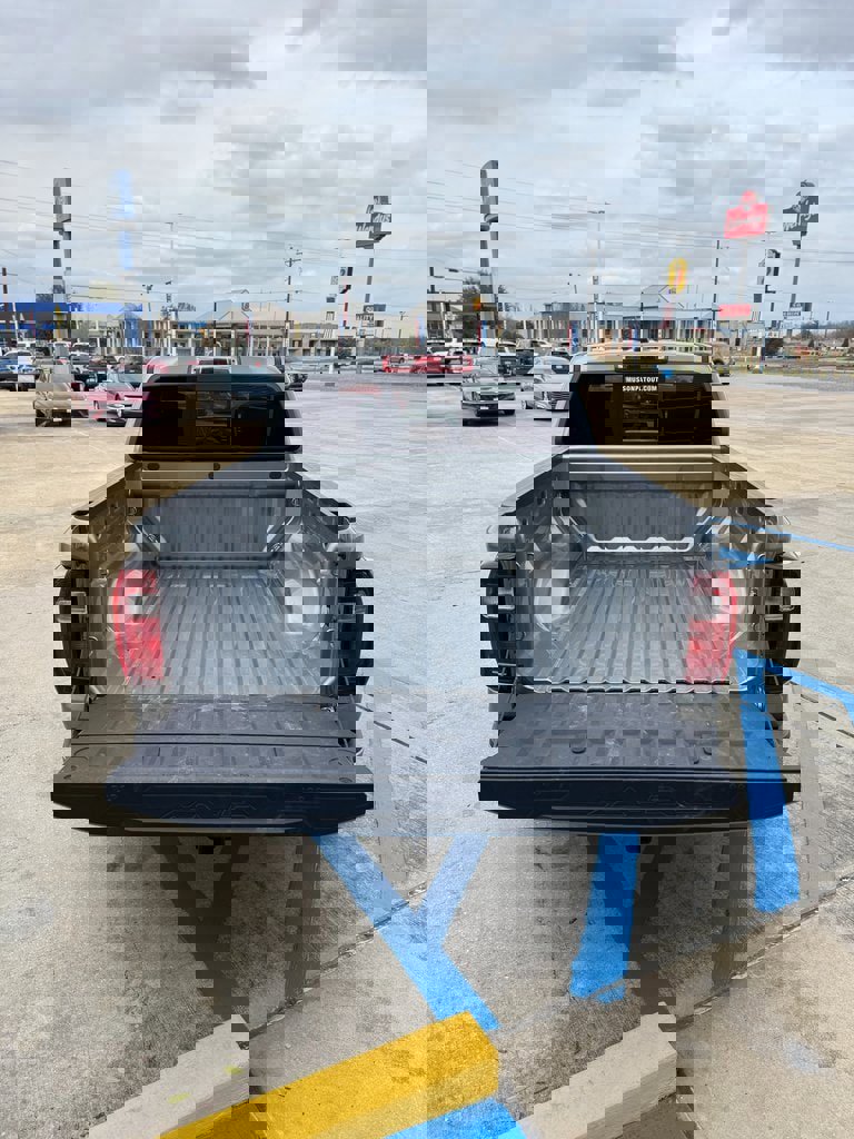 Used 2024 GMC Canyon Elevation w/ Elevation Premium Package image 6