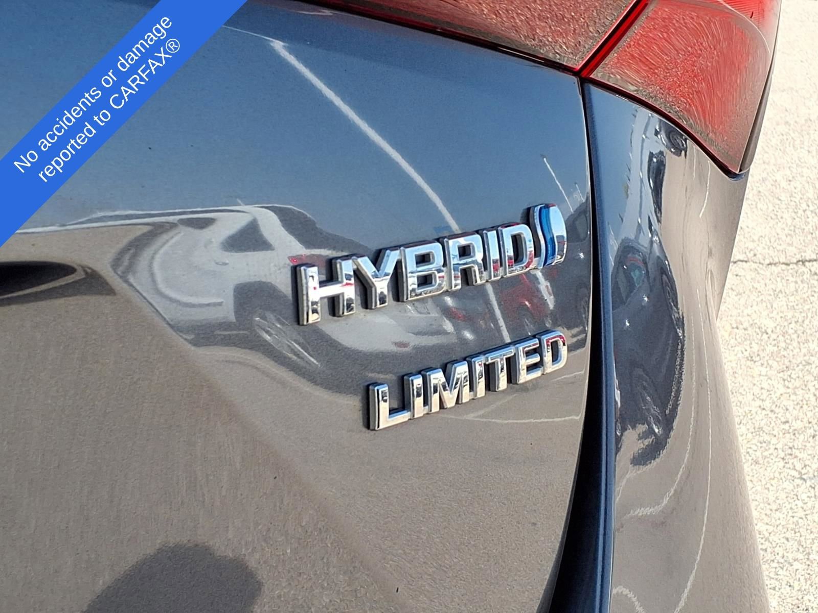 Used 2022 Toyota Prius Limited w/ Premium Convenience Package FWD image 11