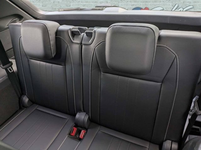 Certified 2023 Volkswagen Tiguan SE R-Line FWD image 14