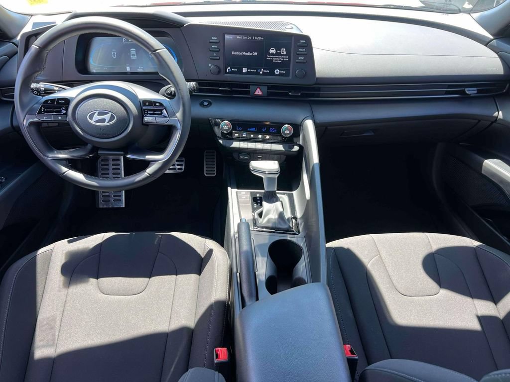 Used 2025 Hyundai Elantra Sport FWD image 13