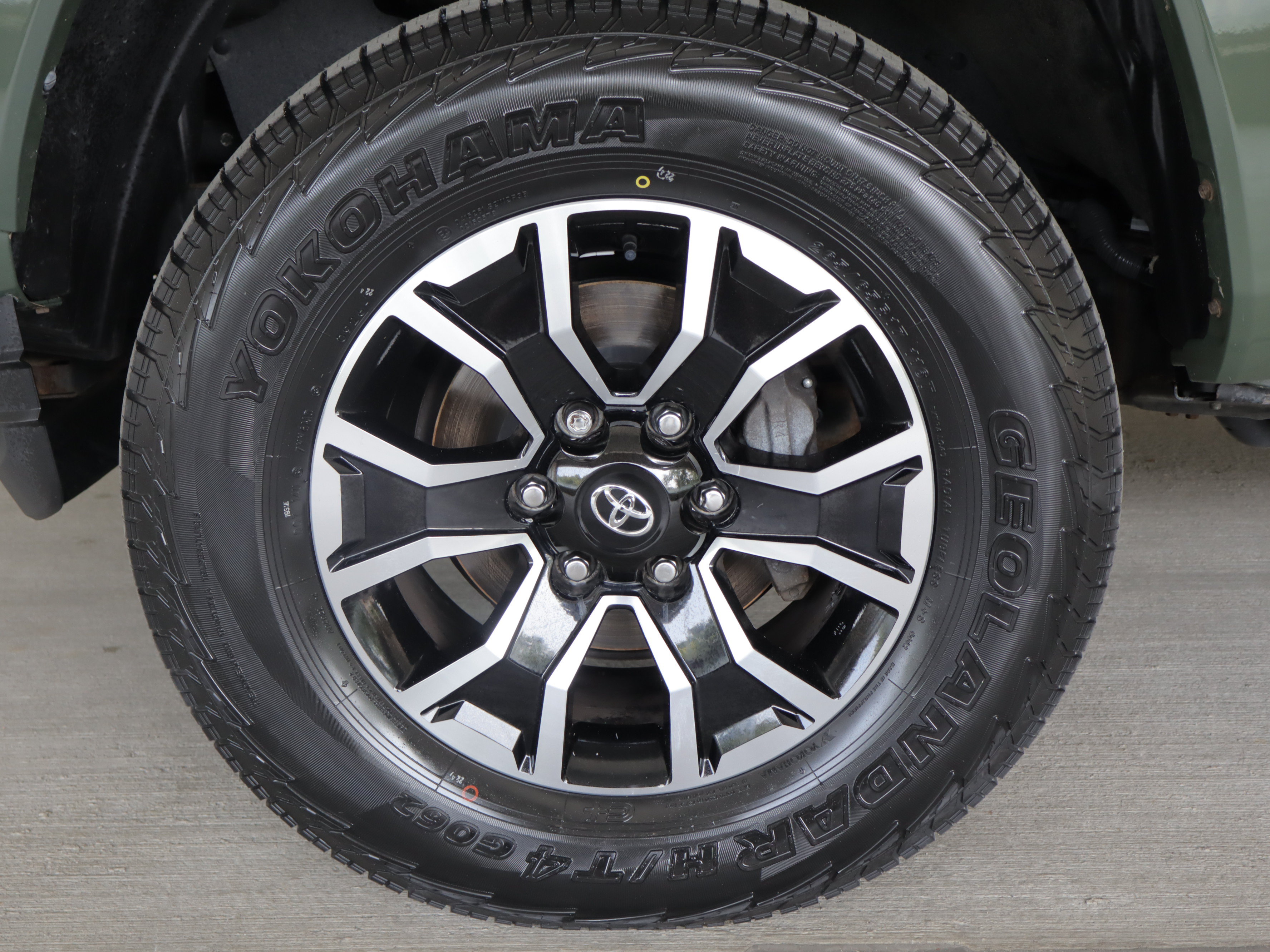 Used 2021 Toyota Tacoma TRD Sport w/ Technology Package AWD/4WD image 27