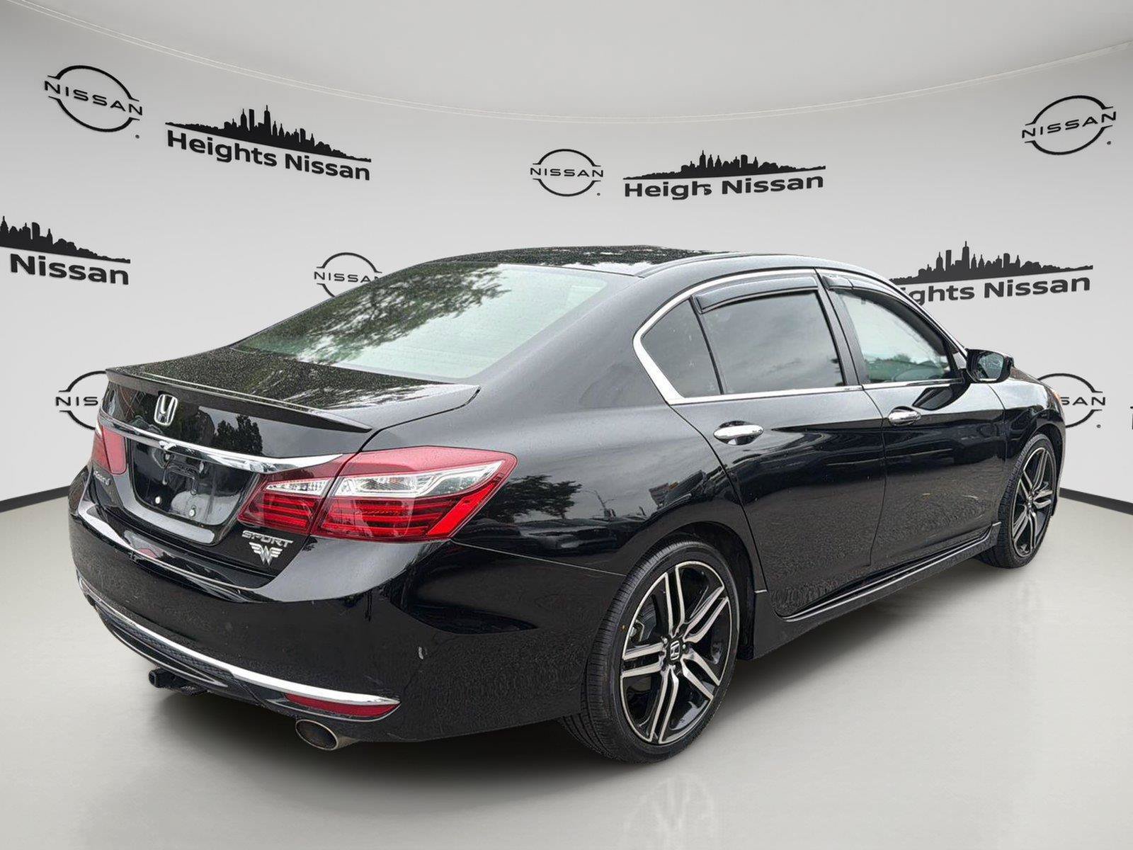 Used 2017 Honda Accord Sport image 4