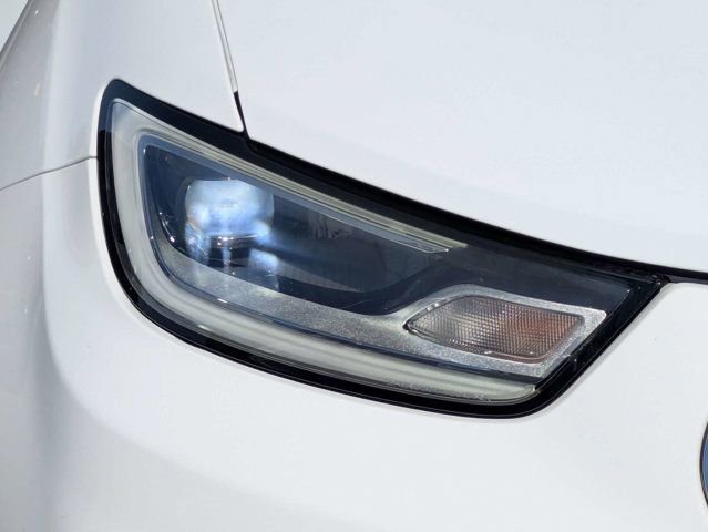 Used 2023 Chrysler Pacifica Limited FWD image 9