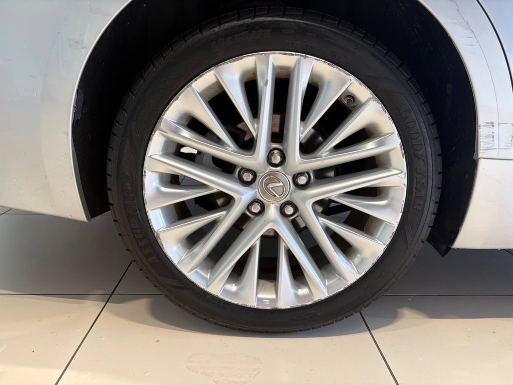 Used 2016 Lexus ES 350 w/ Luxury Package w/Wood Trim FWD image 12