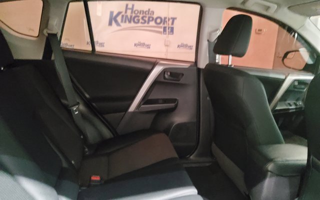 Used 2018 Toyota RAV4 LE image 14