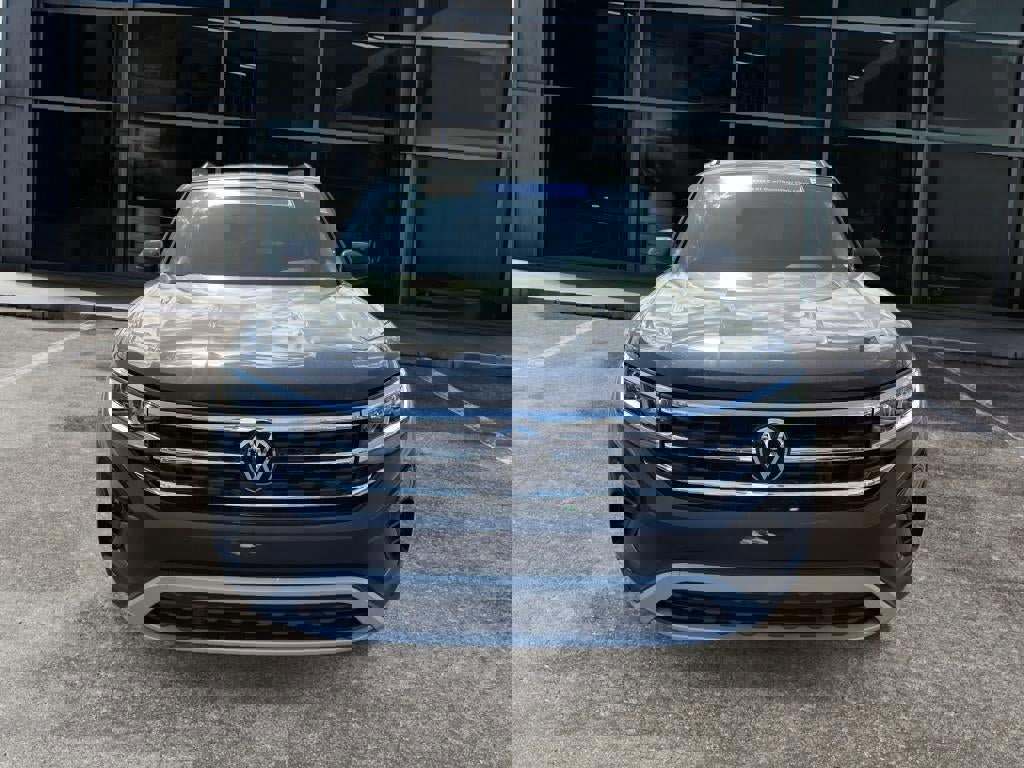 Used 2023 Volkswagen Atlas SE image 2