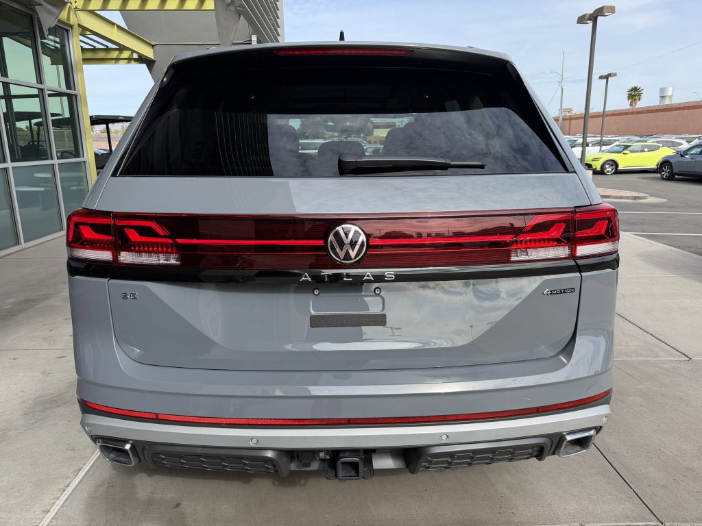 Used 2025 Volkswagen Atlas Peak Edition SE AWD/4WD image 13