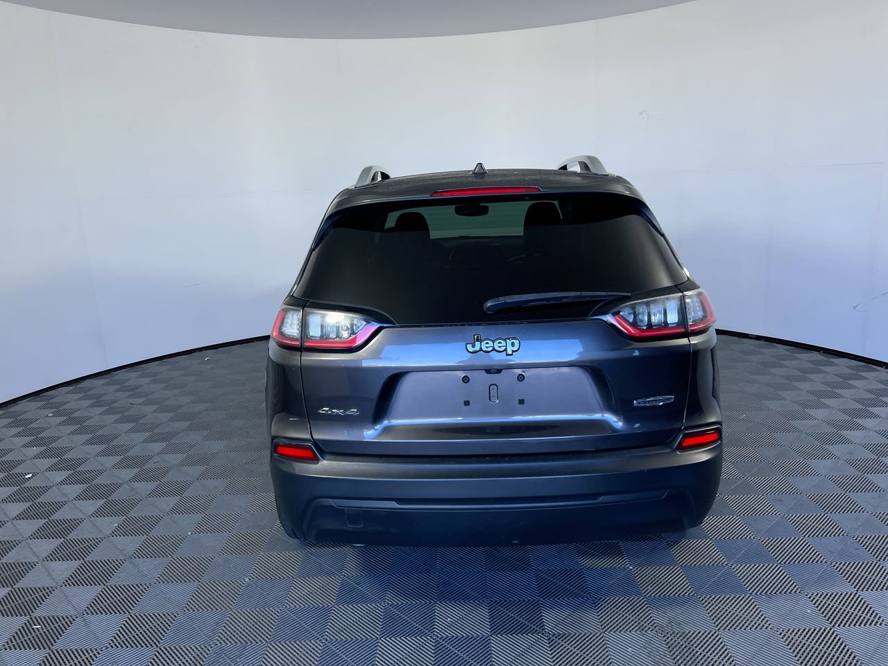 Used 2019 Jeep Cherokee Latitude Plus w/ Comfort/Convenience Group AWD/4WD image 4
