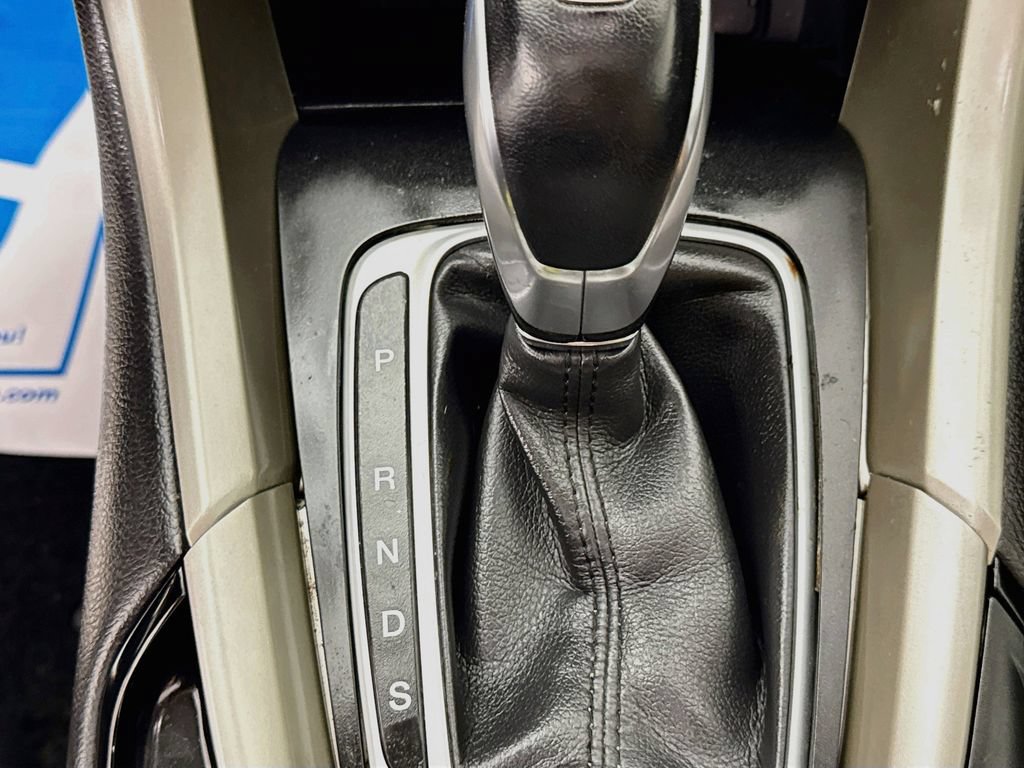 Used 2016 Ford Fusion SE w/ Equipment Group 202A AWD/4WD image 21