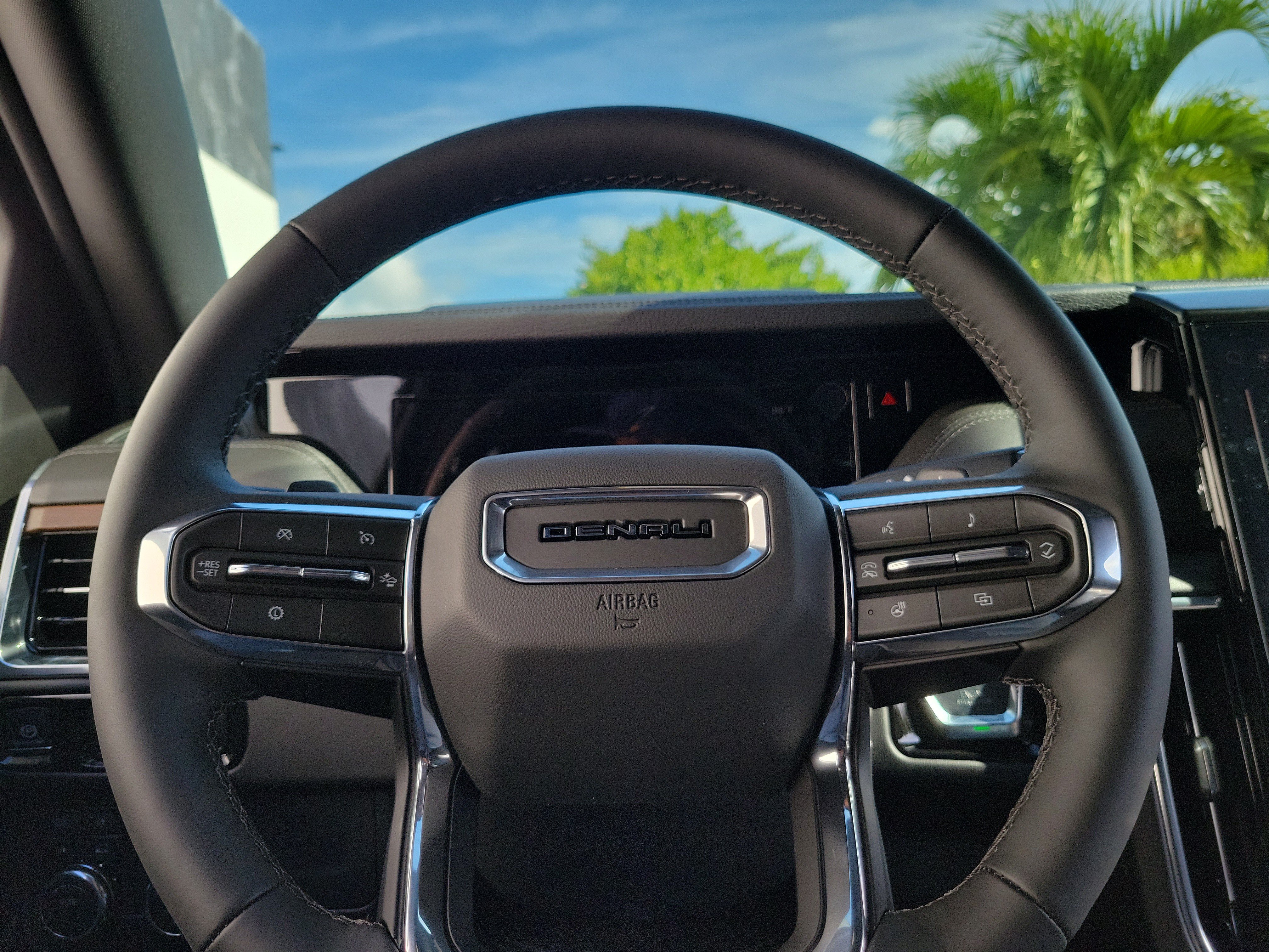 New 2026 GMC Yukon Denali w/ Sun & Power Step Package AWD/4WD image 25