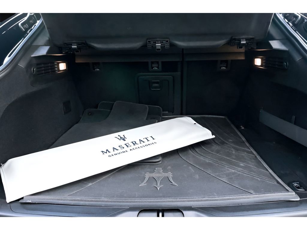 Used 2021 Maserati Levante image 41