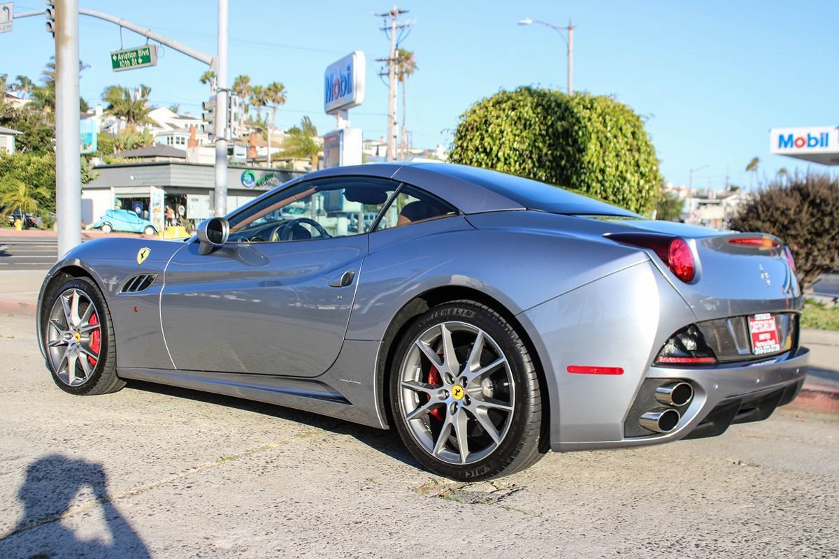 Used 2012 Ferrari California RWD image 39