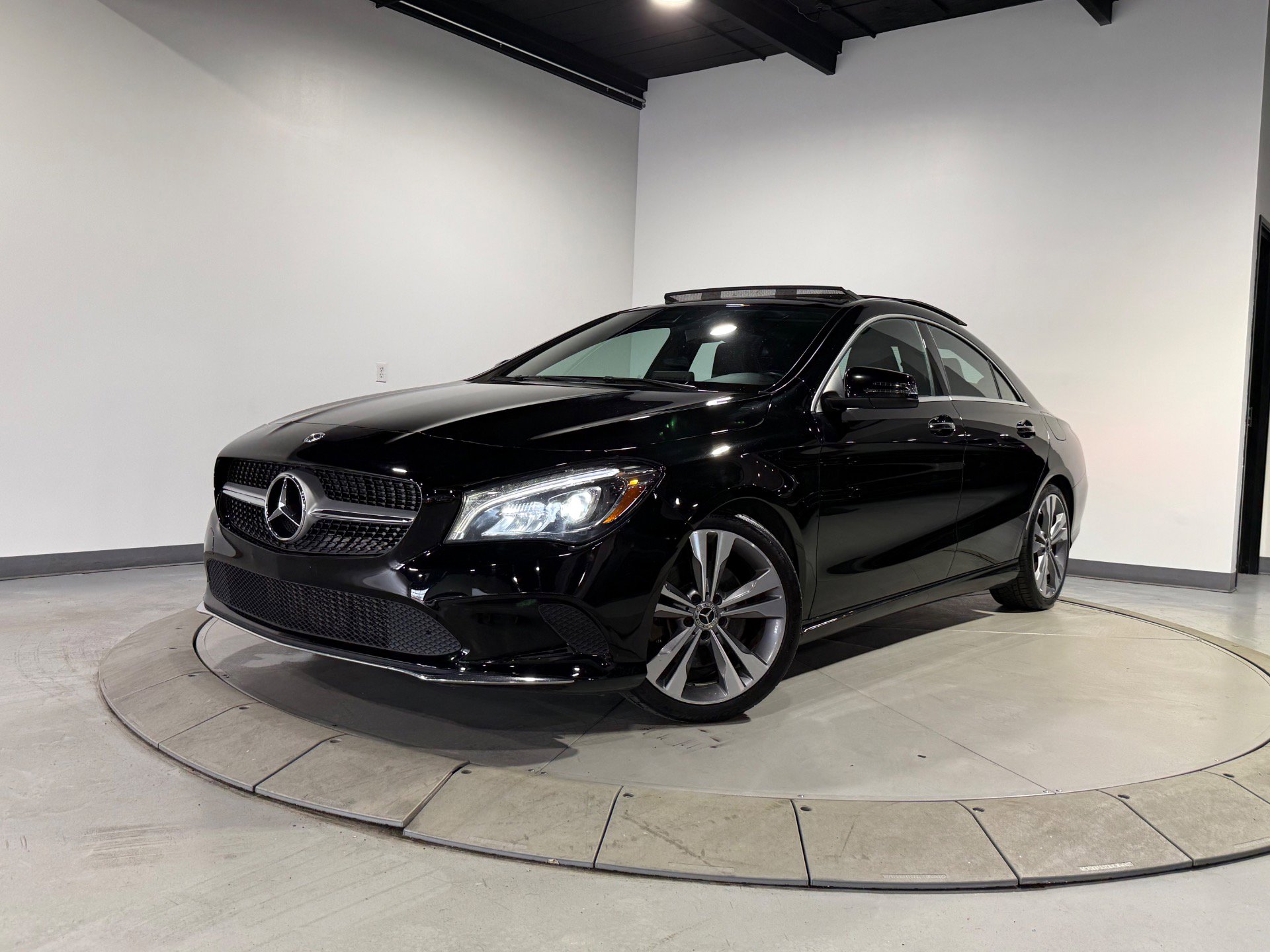 Used 2019 Mercedes-Benz CLA 250 4MATIC image 2