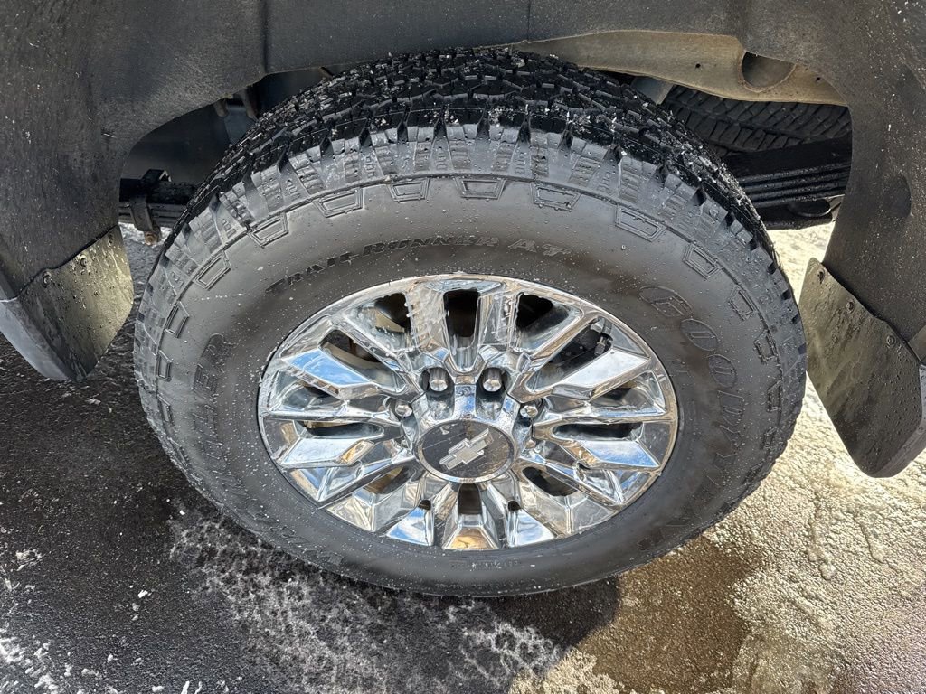 Used 2024 Chevrolet Silverado 2500 LTZ w/ LTZ Convenience Package image 11