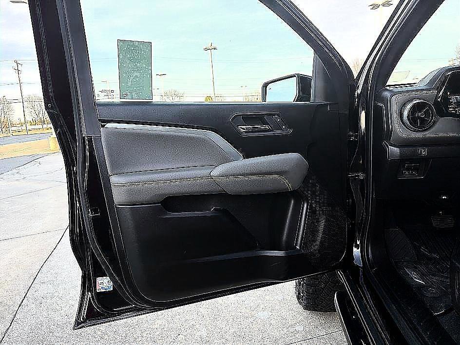 Used 2024 Chevrolet Colorado ZR2 w/ Technology Package image 9