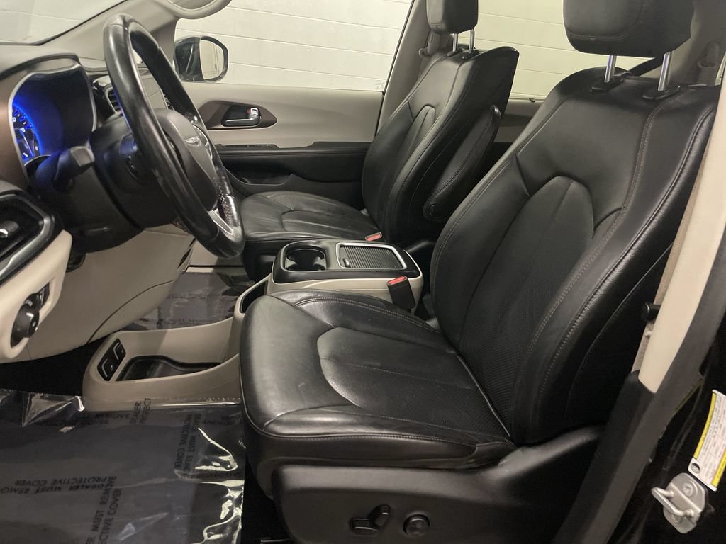 Used 2019 Chrysler Pacifica Touring-L Plus FWD image 13