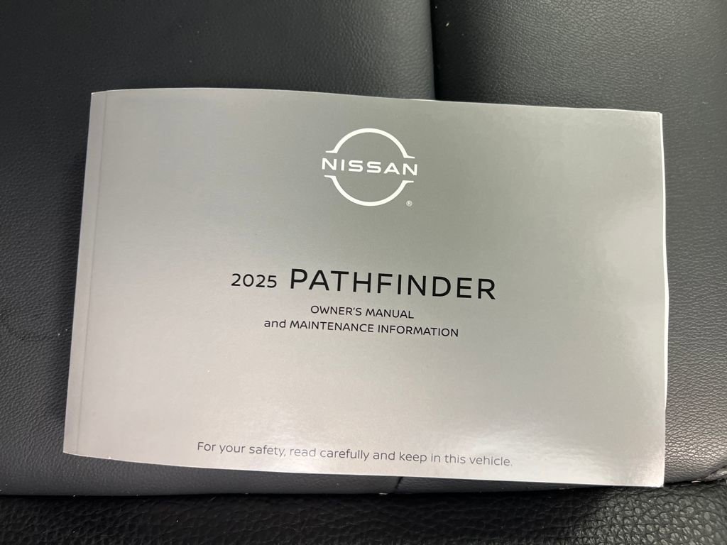 Used 2025 Nissan Pathfinder SL image 27