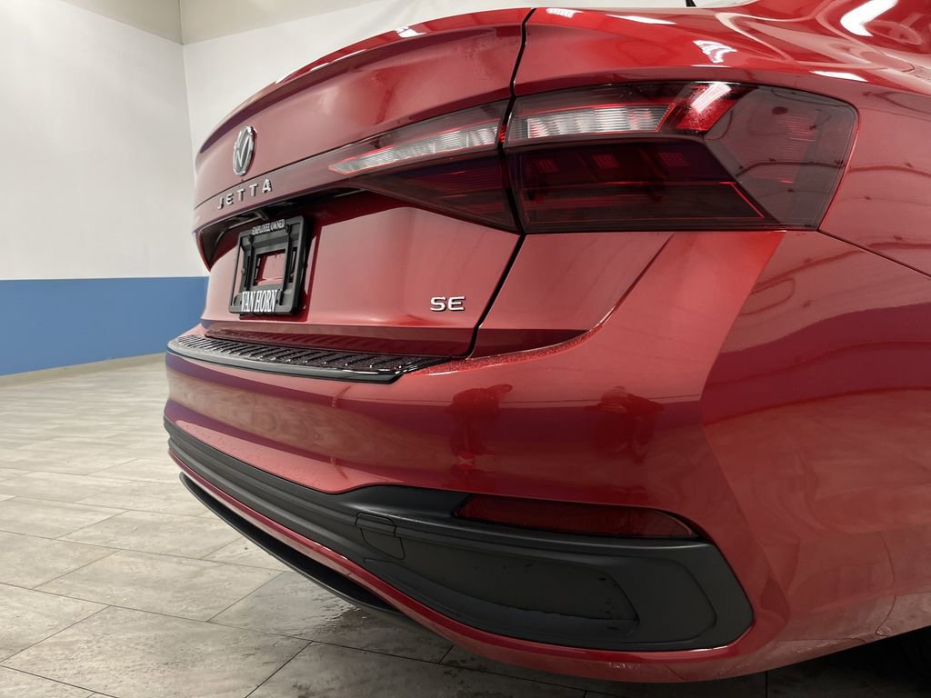 Used 2025 Volkswagen Jetta SE w/ Sunroof Package image 31